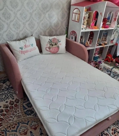 Диван выкатной Малыш Грин 1200 мм + 2 подушки с принтом